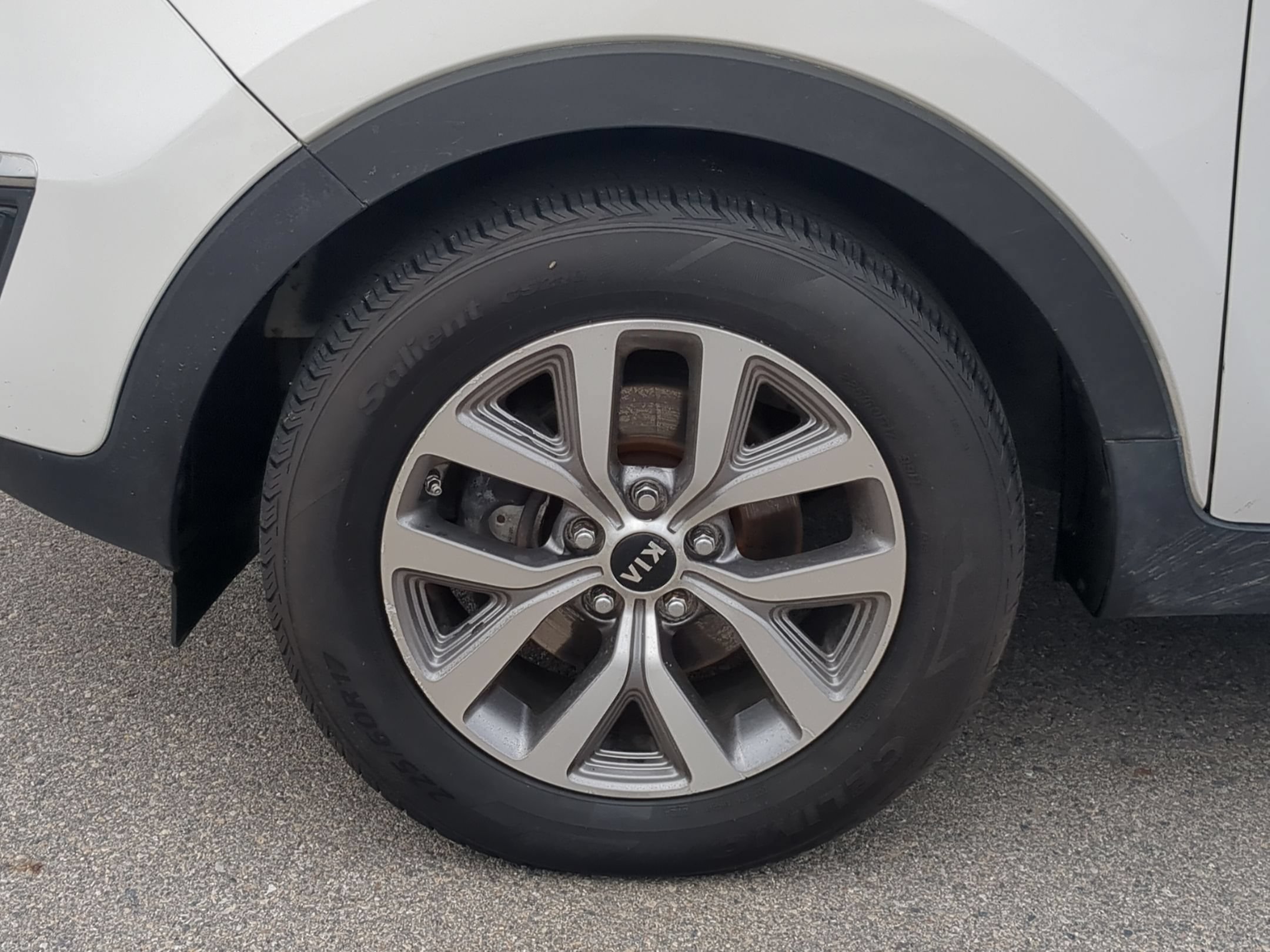 Used 2016 Clear White Kia LX image 11