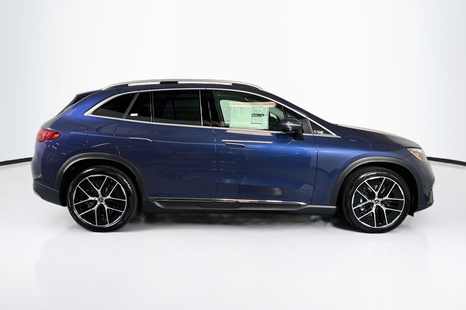 New 2027 Twilight Blue Metallic Mercedes-Benz EQE 320+ image 4