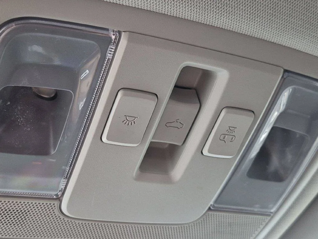 Used 2023 Blue Kia EX image 19