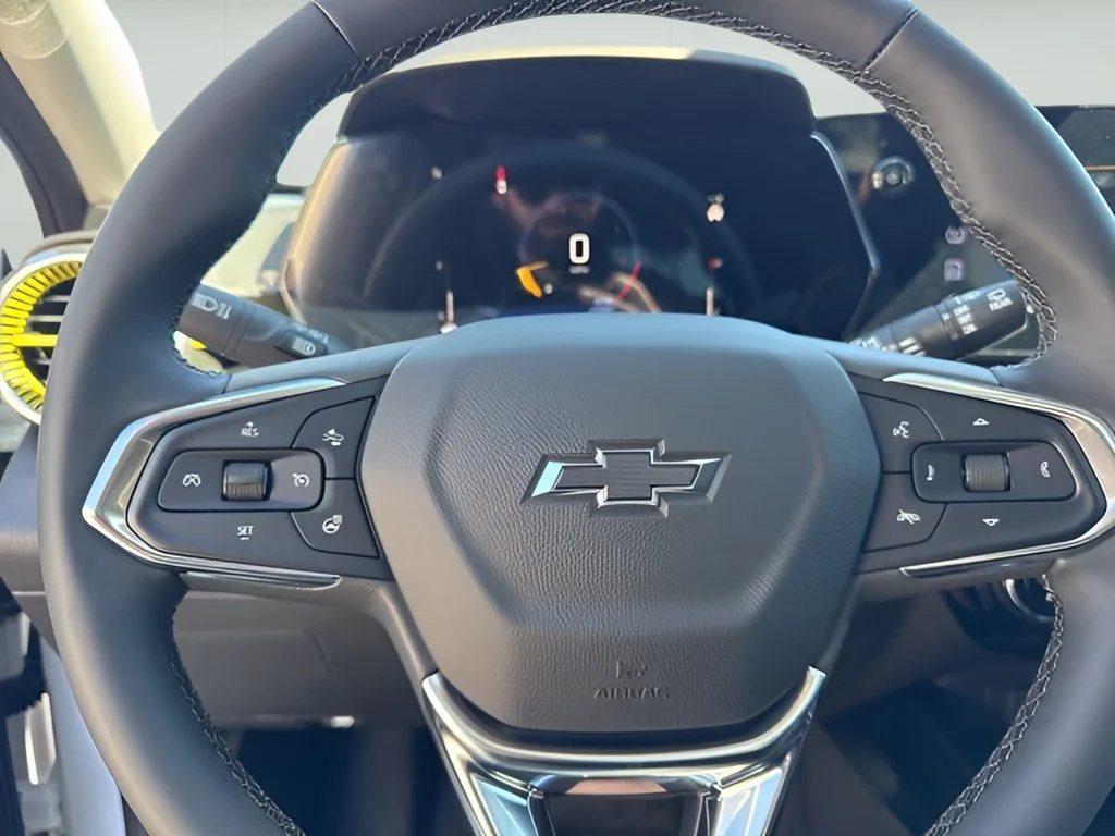New 2026 Summit White Chevrolet ACTIV image 26