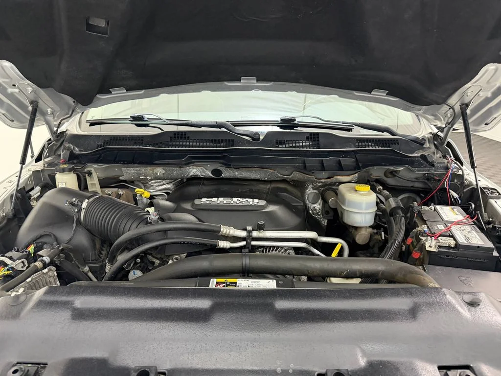 Used 2015 Bright Silver Metallic Clearcoat Ram Big Horn image 35