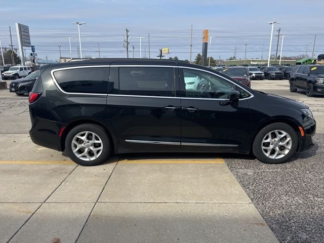 Used 2017 Chrysler Pacifica Touring-L with VIN 2C4RC1BG9HR831304 for sale in Bloomington, IL