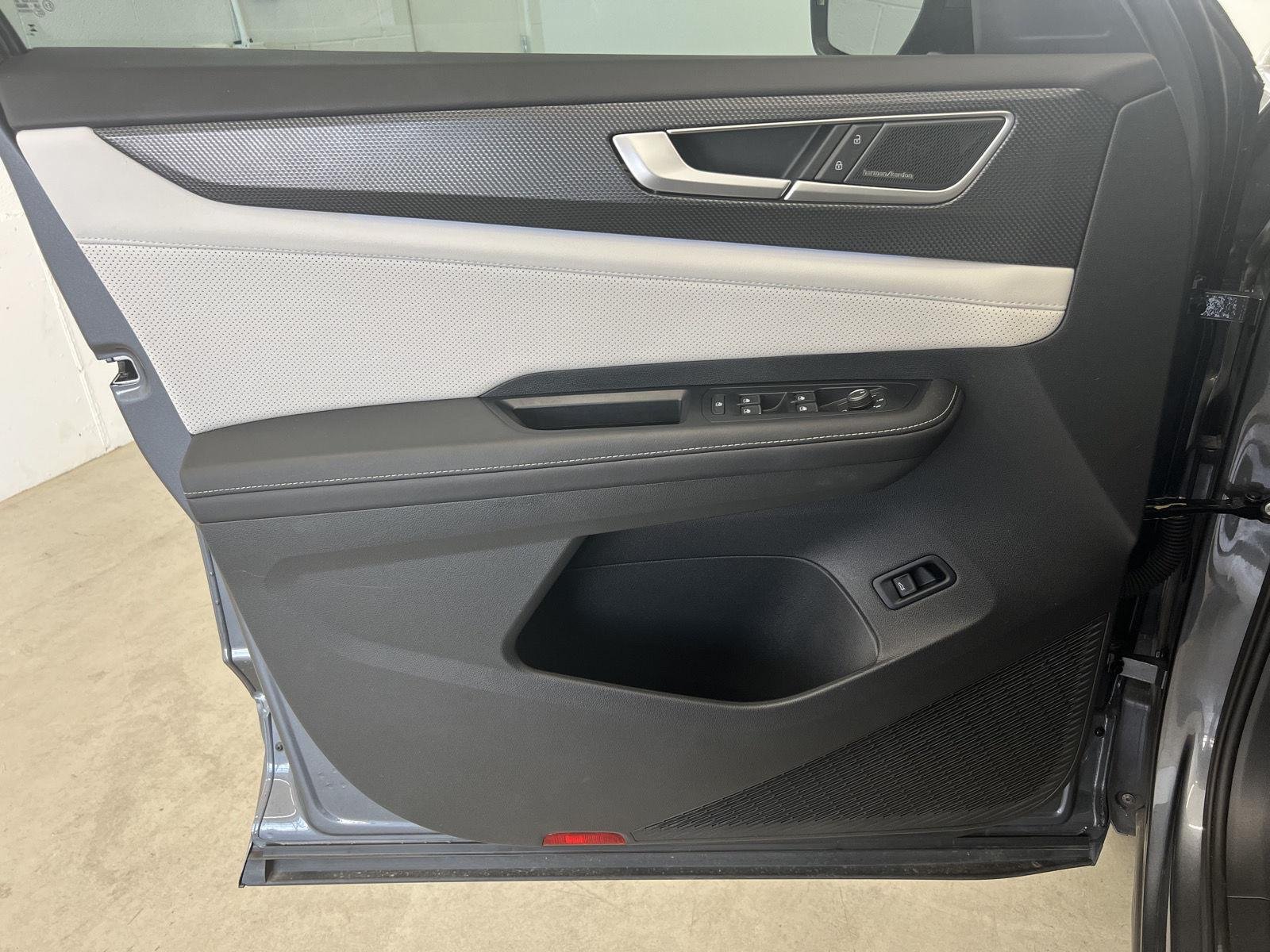 2025 Volkswagen Atlas Cross Sport SEL Premium R-LINE - Photo 11