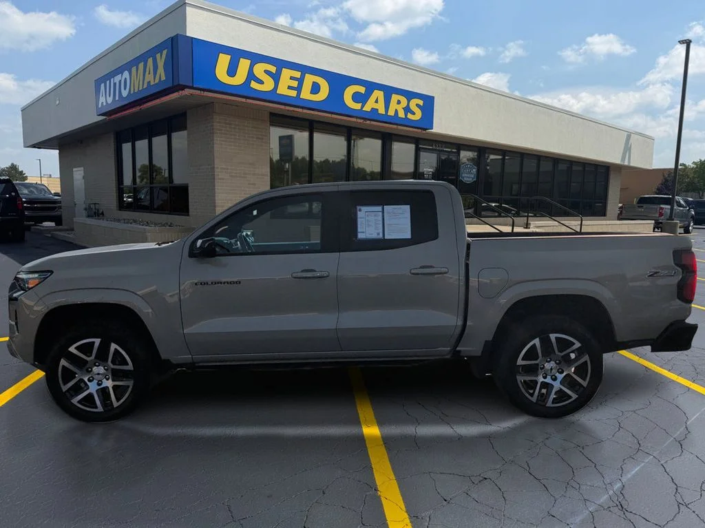 Used 2023 Sand Dune Metallic Chevrolet Z71 image 8
