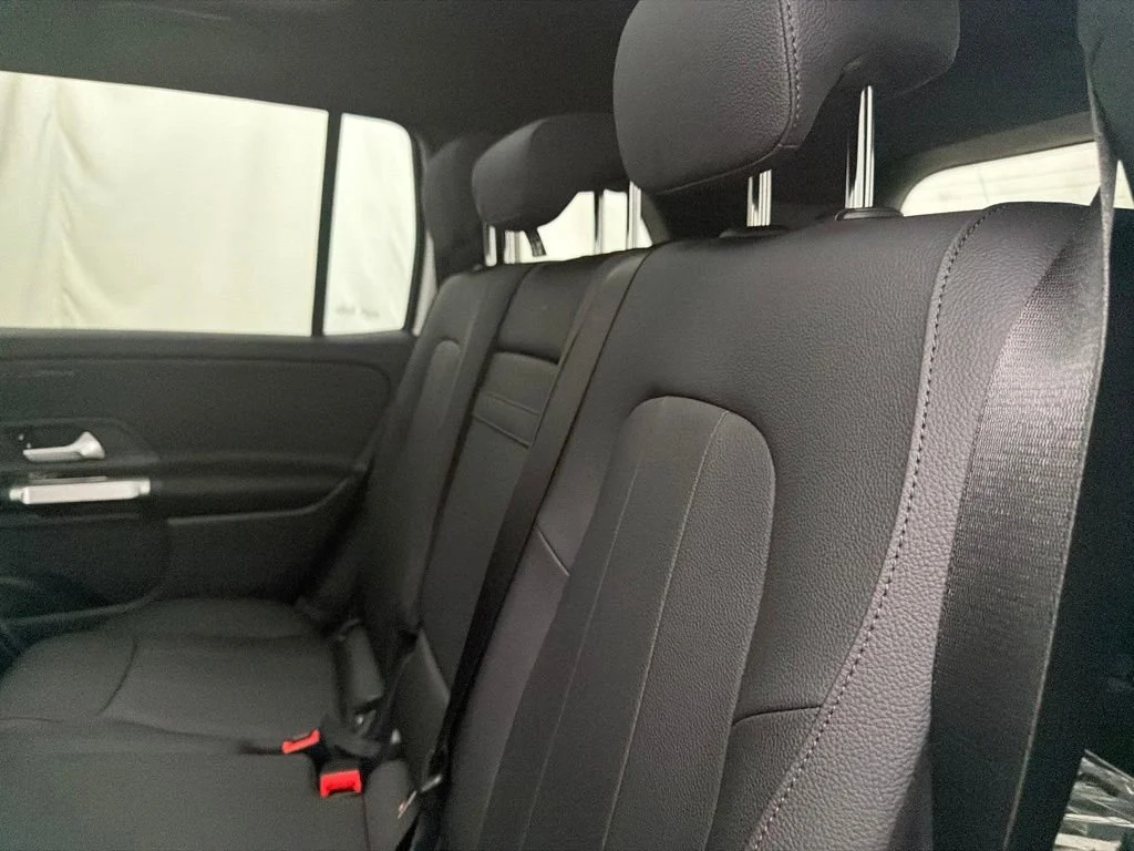 New 2026 White Mercedes-Benz GLB 250 image 19