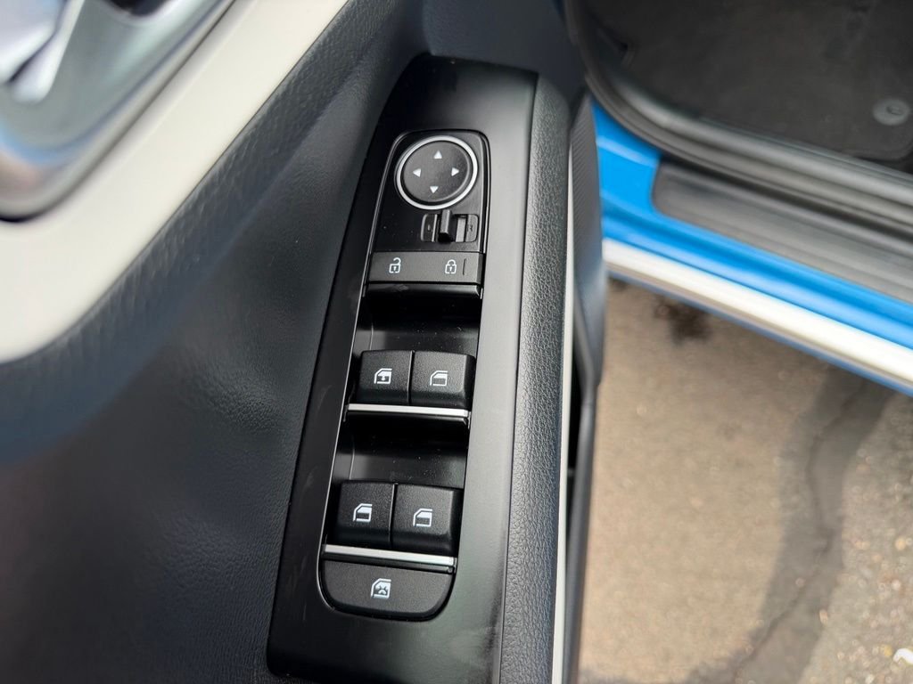 Used 2023 Surf Blue w/Black Roof Kia GT-Line image 13
