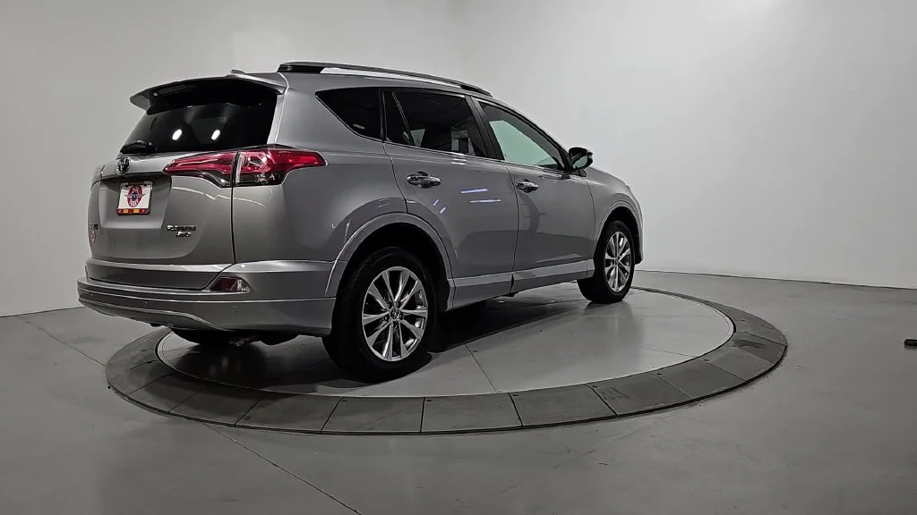 Used 2017 Silver Toyota Platinum image 5