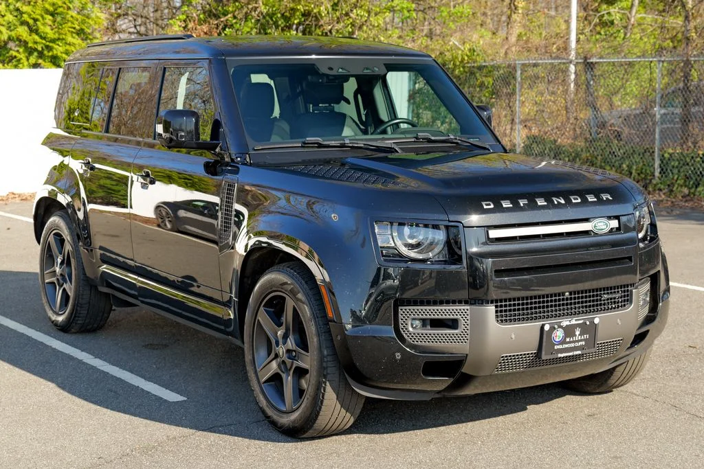 Used 2023 Santorini Black Metallic Land Rover X-Dynamic SE image 9