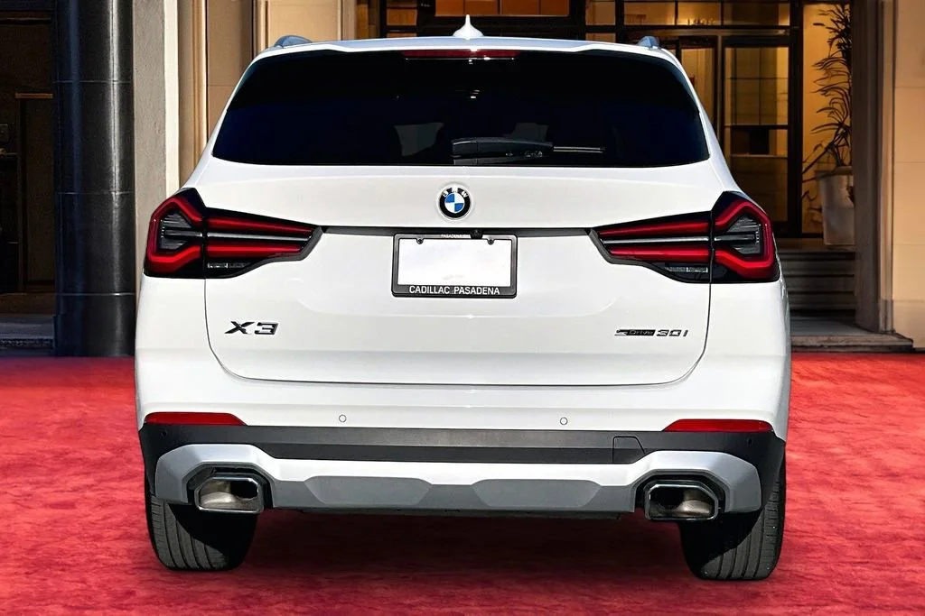 Used 2023 White BMW sDrive30i image 5
