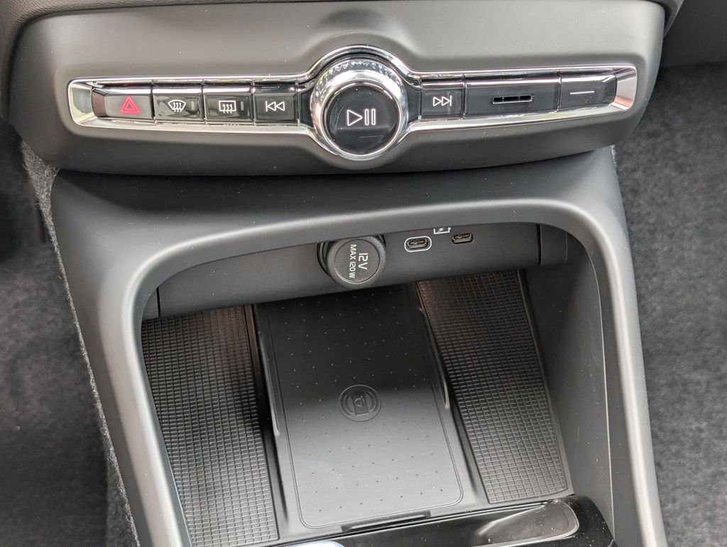 2026 Volvo XC40 Plus - Photo 19