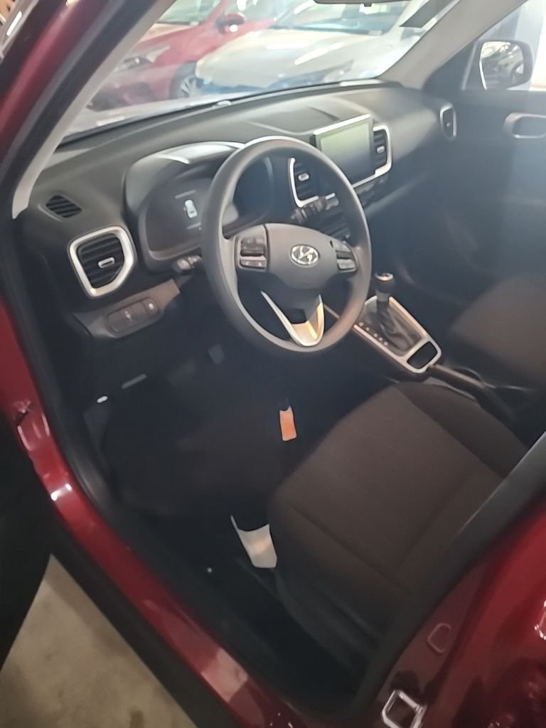 2025 Hyundai Venue SE - Photo 7