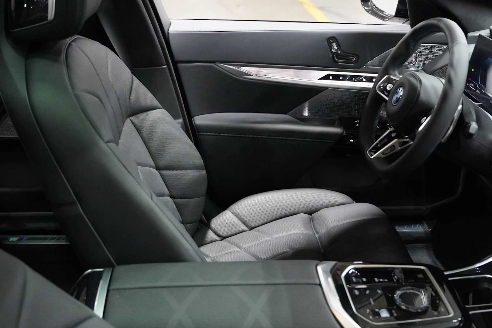 2026 BMW 7 Series 750e - Photo 11