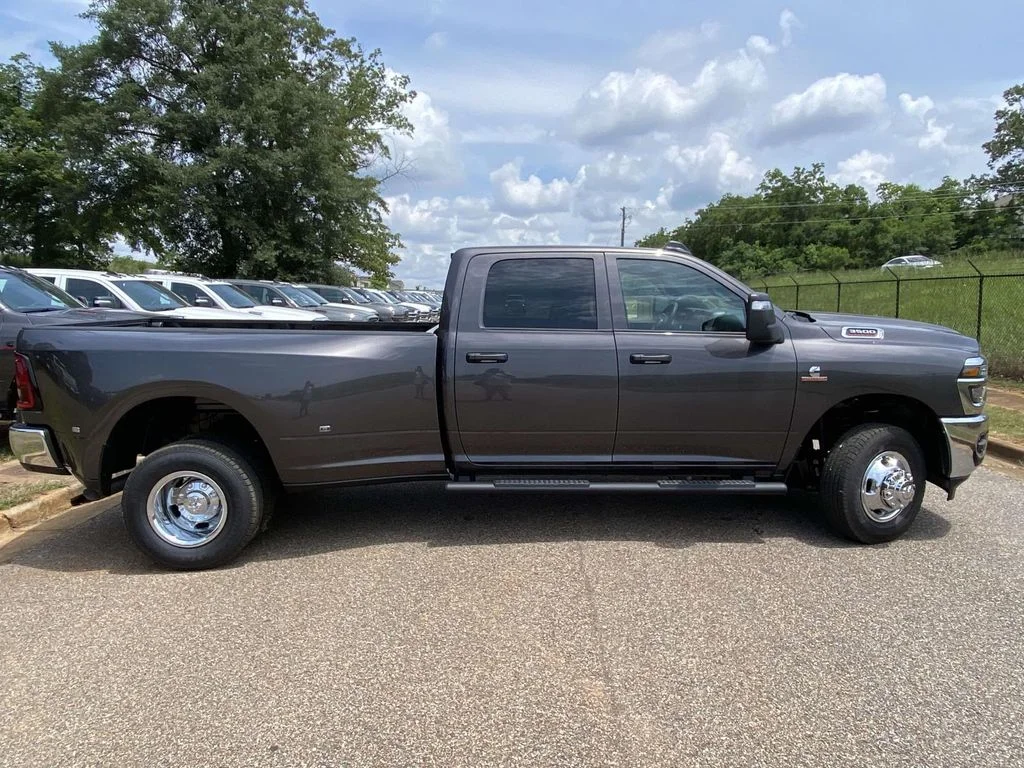New 2026 Granite Crystal Metallic Clear-Coat Exterior Paint RAM Tradesman image 7