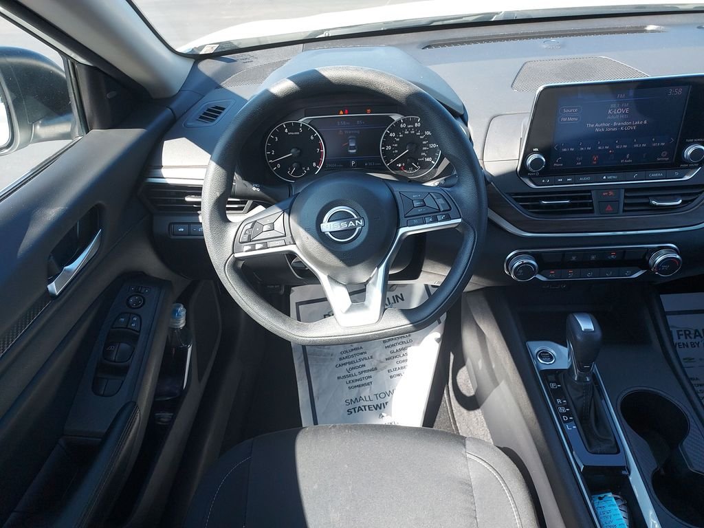 Used 2025 White Nissan 2.5 SV image 16