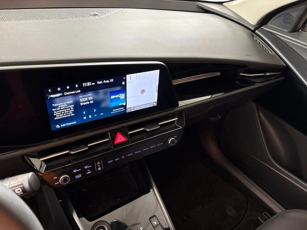 Used 2023 Red Kia Wind image 29