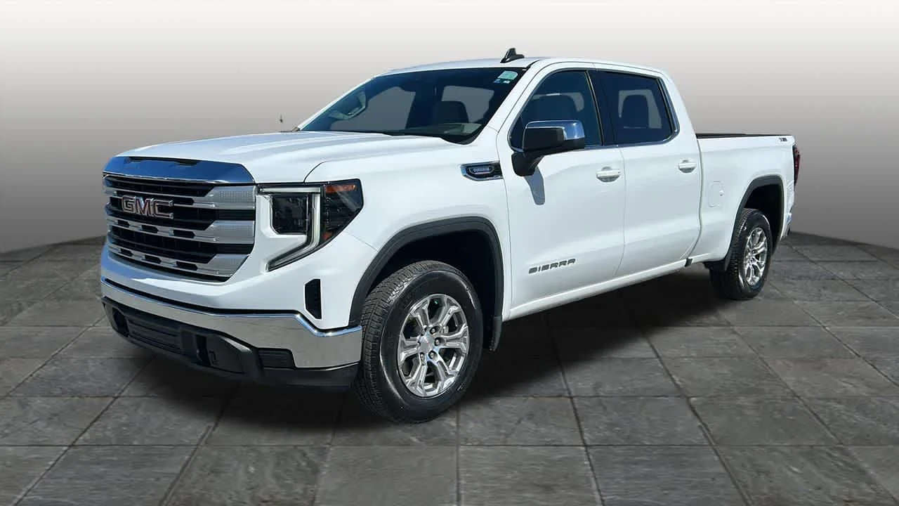 2025 GMC Sierra 4WD Crew Cab Short Box SLE's photo