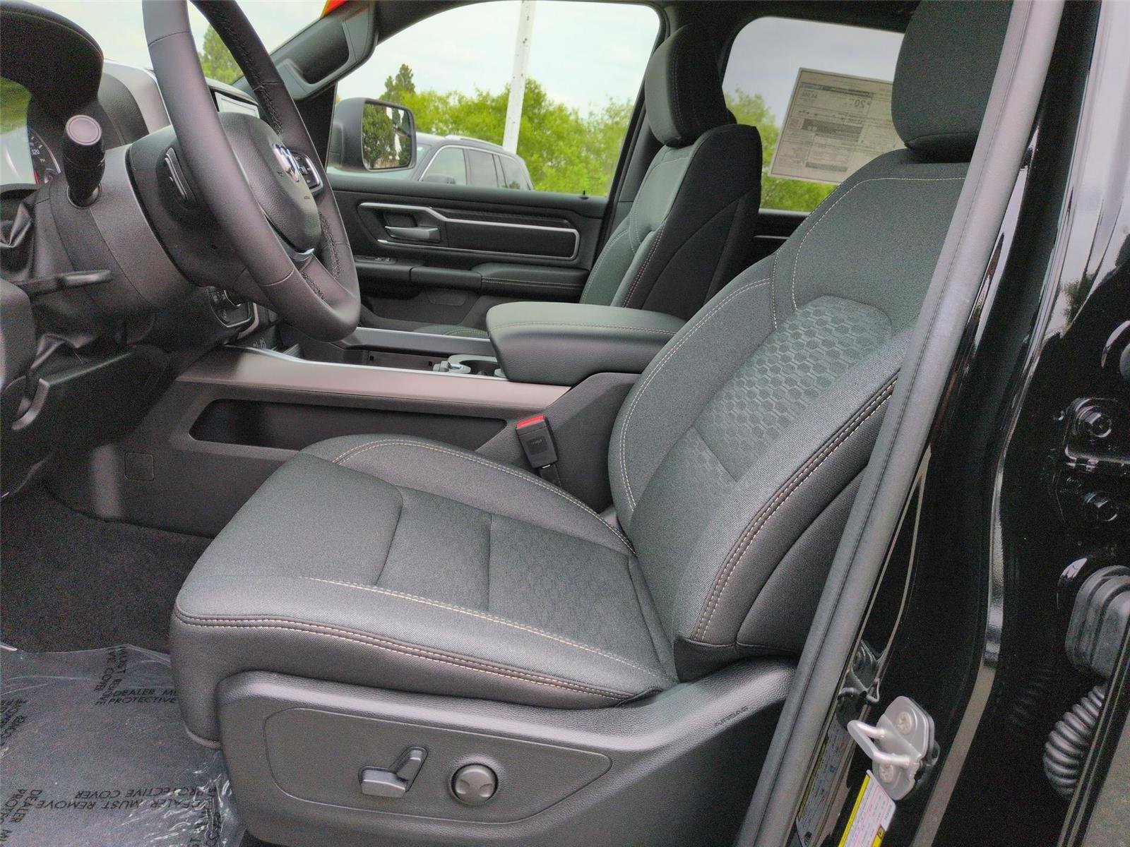 New 2026 Diamond Black Crystal Pearl-Coat Exterior Paint RAM Lone Star image 18