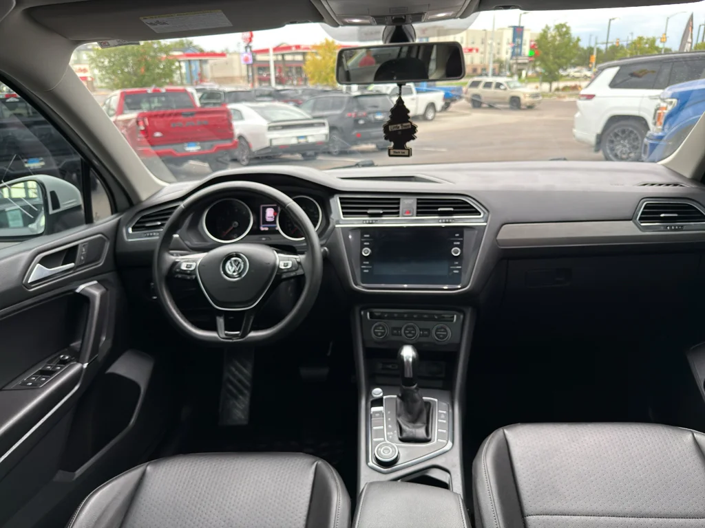 Used 2020 White Volkswagen SE image 13