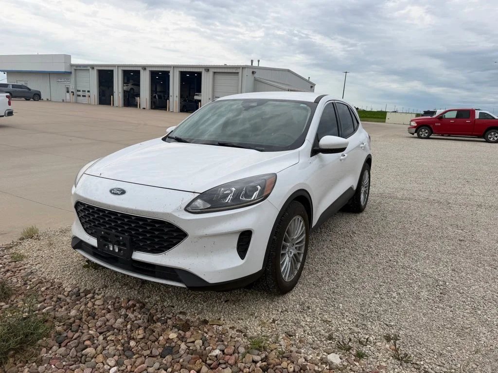 Used 2020 Ford Escape SE with VIN 1FMCU0G61LUB03917 for sale in Hillsboro, KS