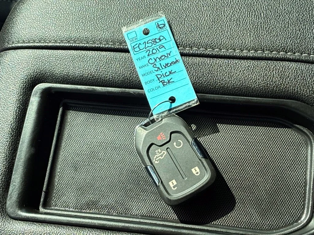 Used 2019 BLACK Chevrolet RST image 28
