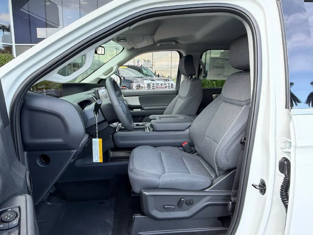 New 2027 Star White Metallic Tri-Coat Ford Active image 9