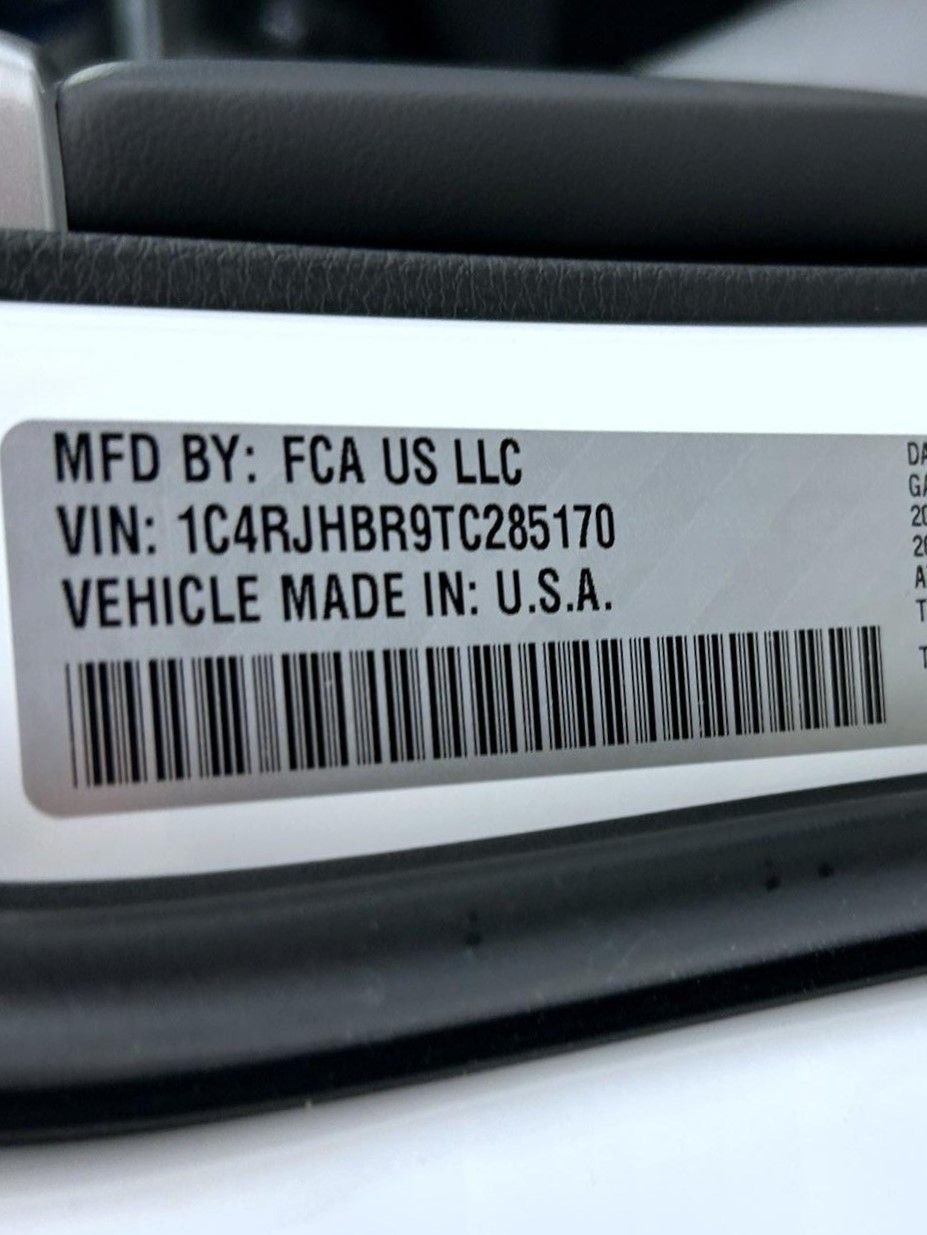 New 2026 Bright White Clear-Coat Exterior Paint Jeep Limited image 26