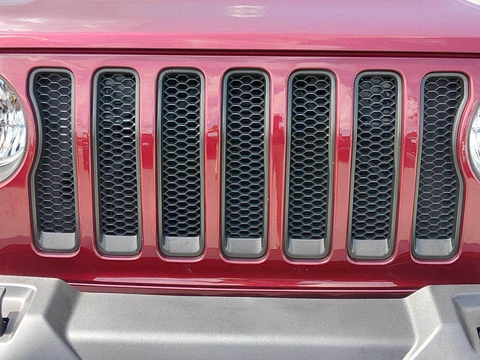 Used 2022 Snazzberry Pearlcoat Jeep Unlimited Sahara image 9