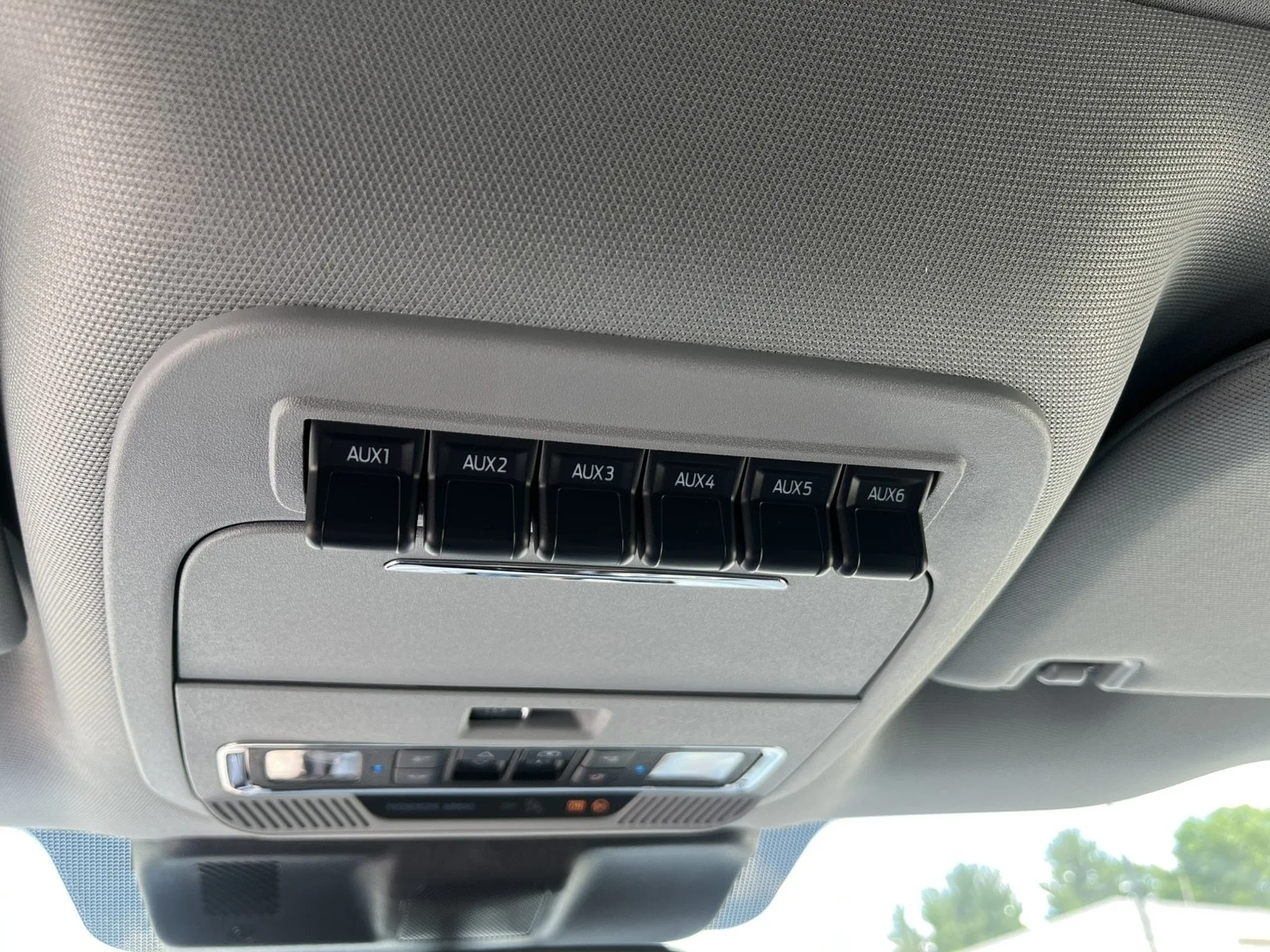 New 2026 Glacier Gray Metallic Tri-Coat Ford LARIAT image 20
