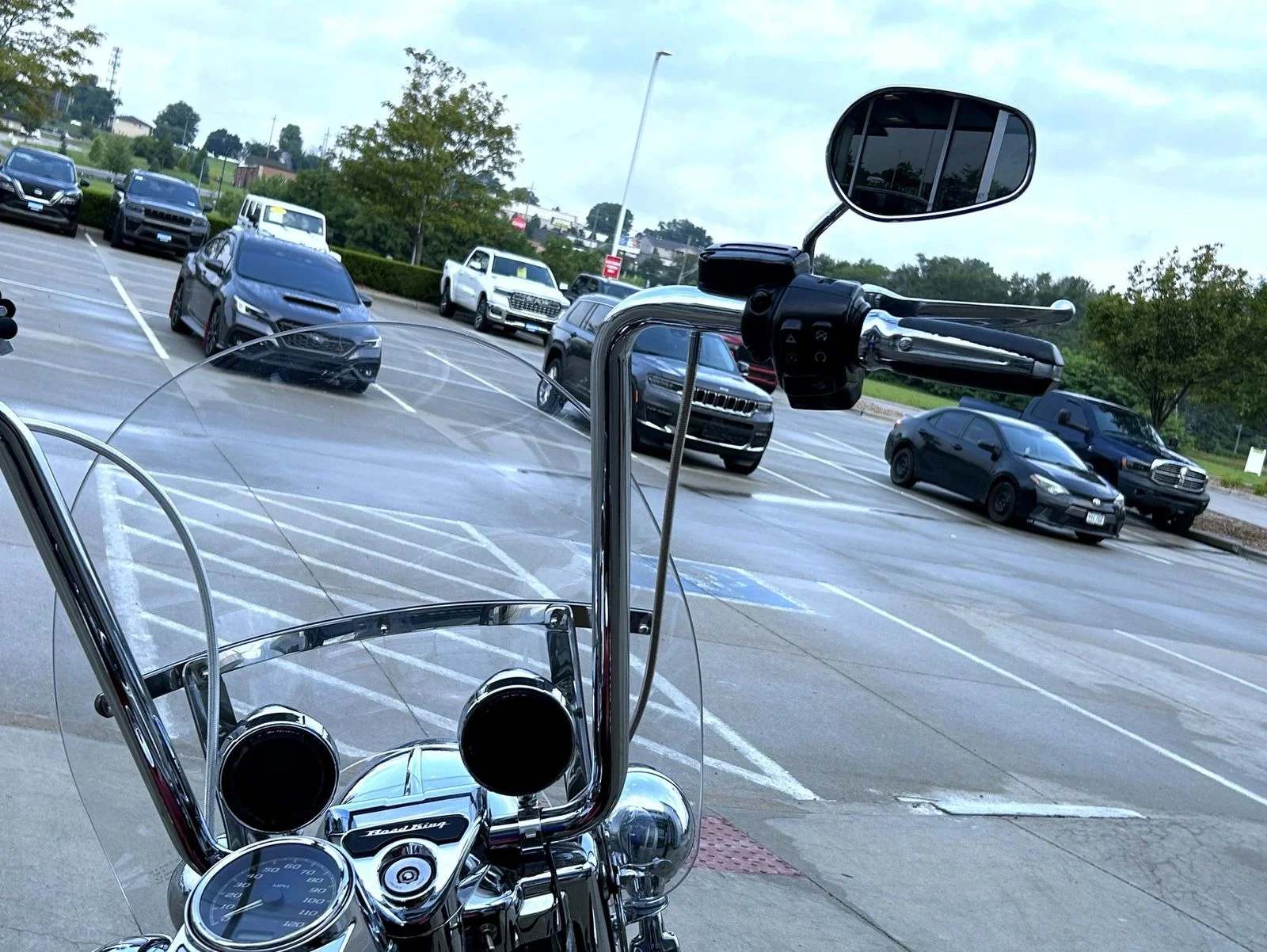 Used 2015 Red Harley-Davidson Road King image 10