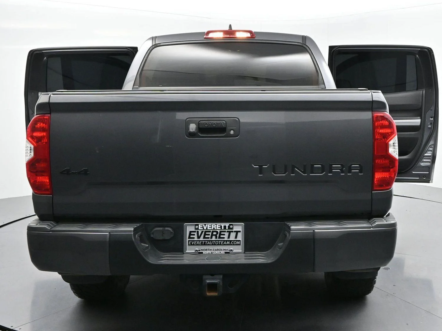 Used 2020 Magnetic Gray Metallic Toyota SR5 image 41