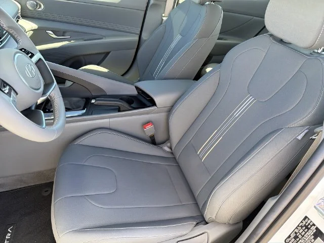Used 2026 White Hyundai SEL Sport image 31