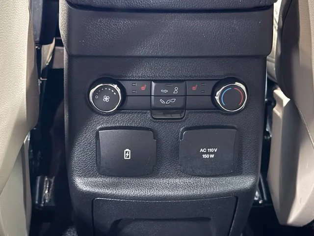 Used 2018 White Ford Limited image 34