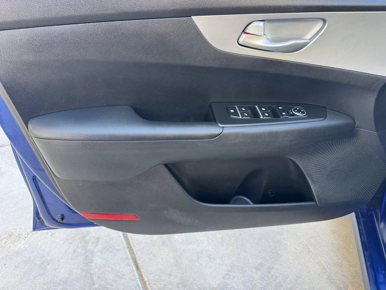 Used 2022 Deep Sea Blue Kia LXS image 14
