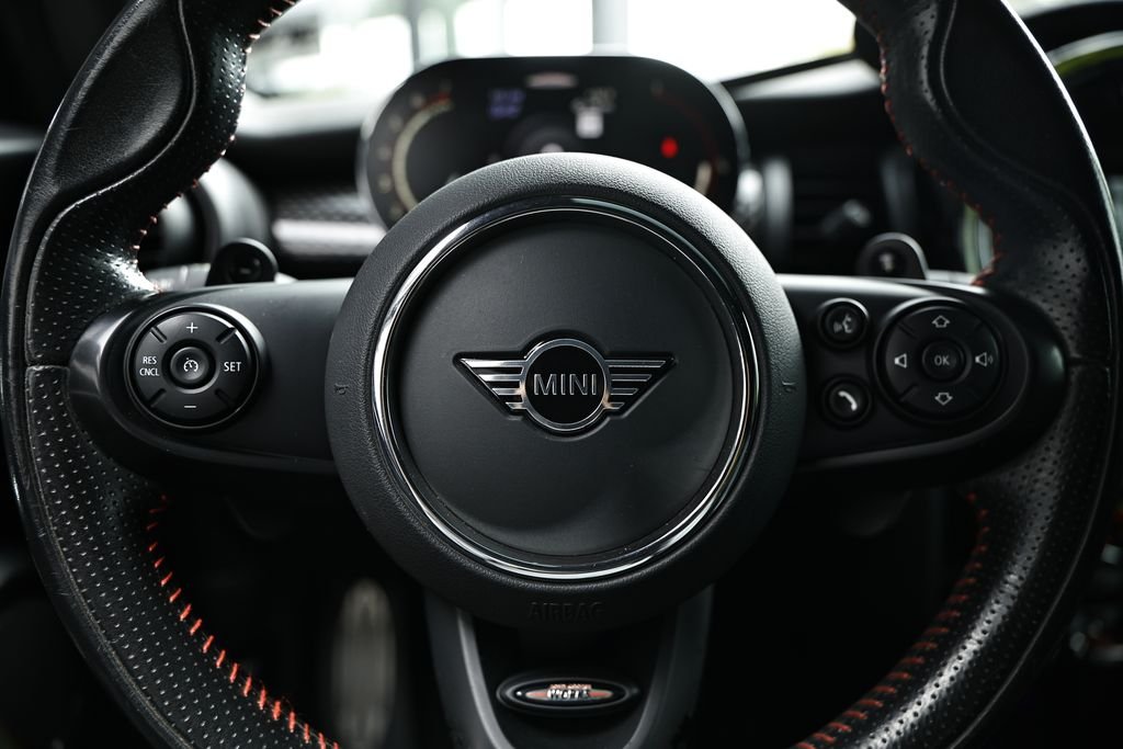 Used 2021 White Silver Metallic MINI Signature image 30