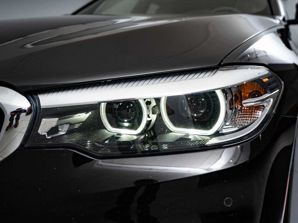 Used 2019 Jet Black BMW 540i image 15