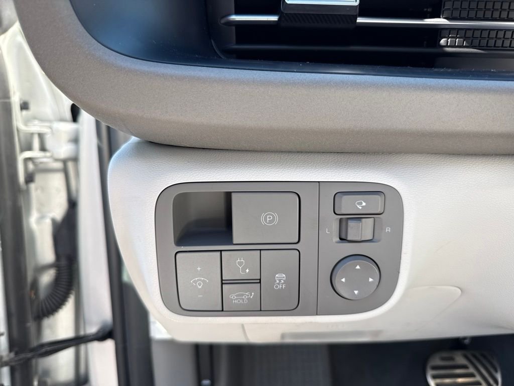 Used 2023 Gravity Gold Matte Hyundai Limited image 19