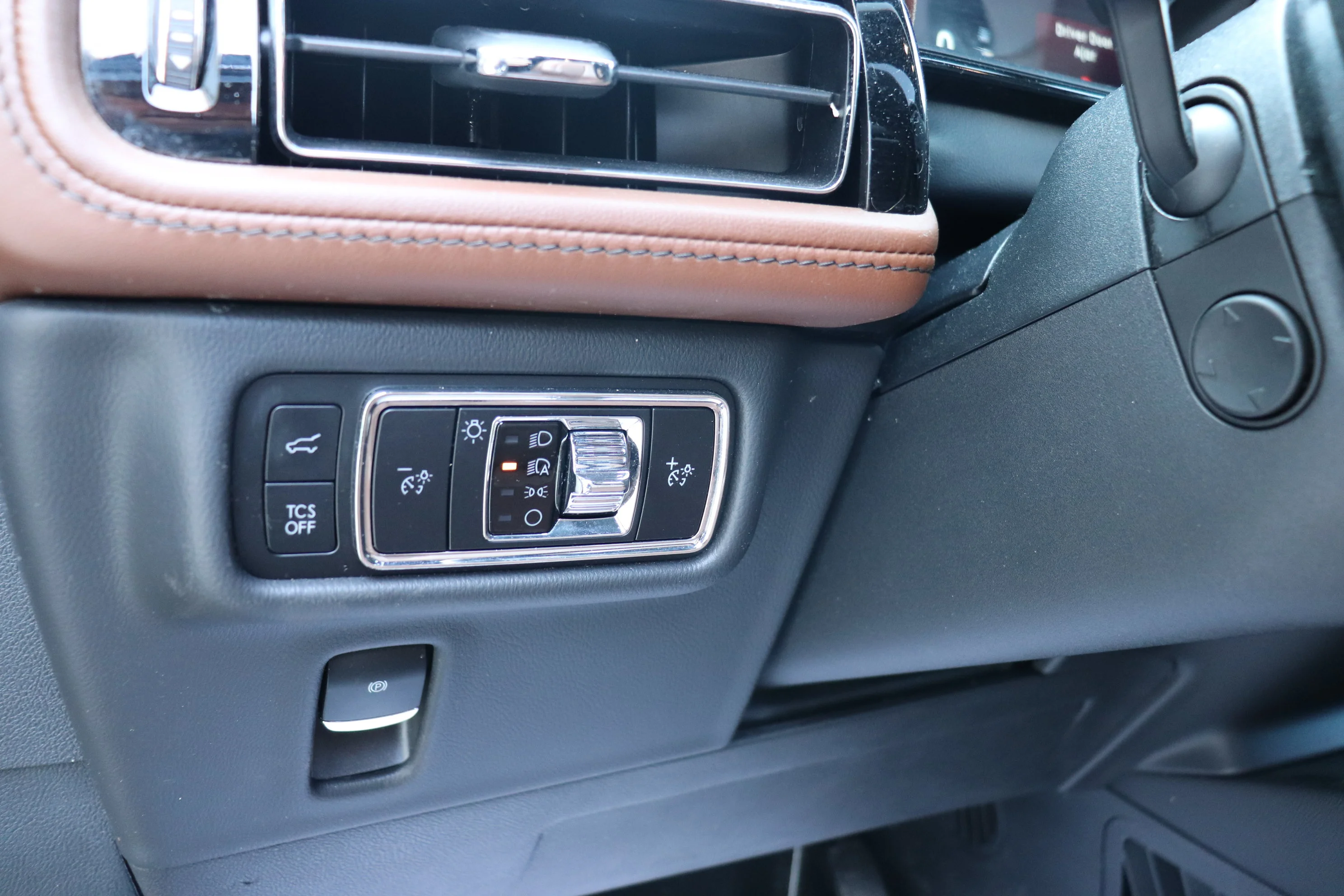 Used 2023 Black Lincoln Reserve image 11