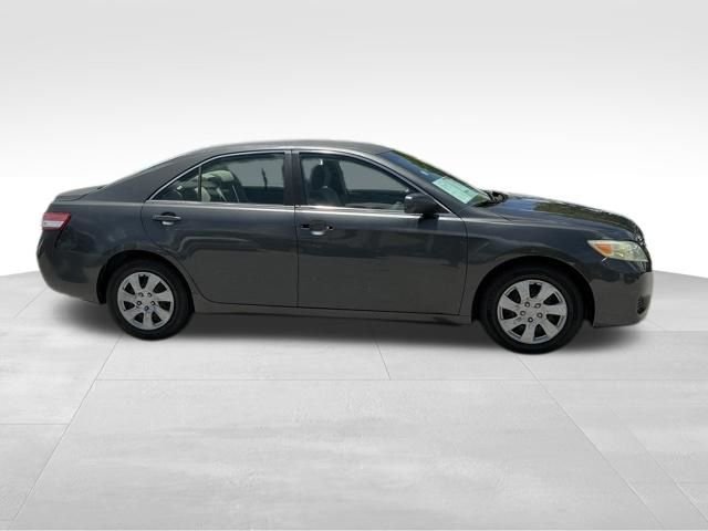 Used 2011 Gray Toyota LE image 3