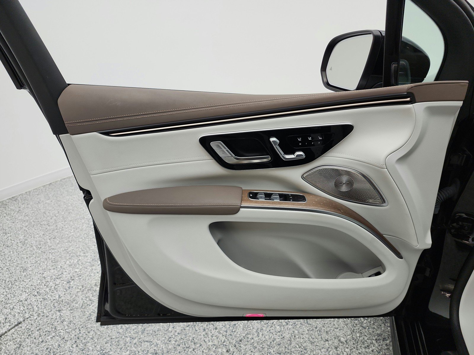 Used 2023 Obsidian Black Metallic Mercedes-Benz EQS 580 4MATIC® SUV image 14