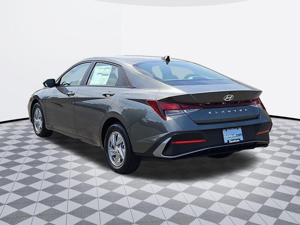 New 2026 Gray Hyundai SE image 4