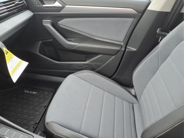 New 2027 Platinum Gray Metallic Volkswagen SE image 13