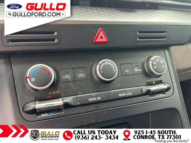Used 2023 Snow White Pearl Kia LX Seat Package image 27