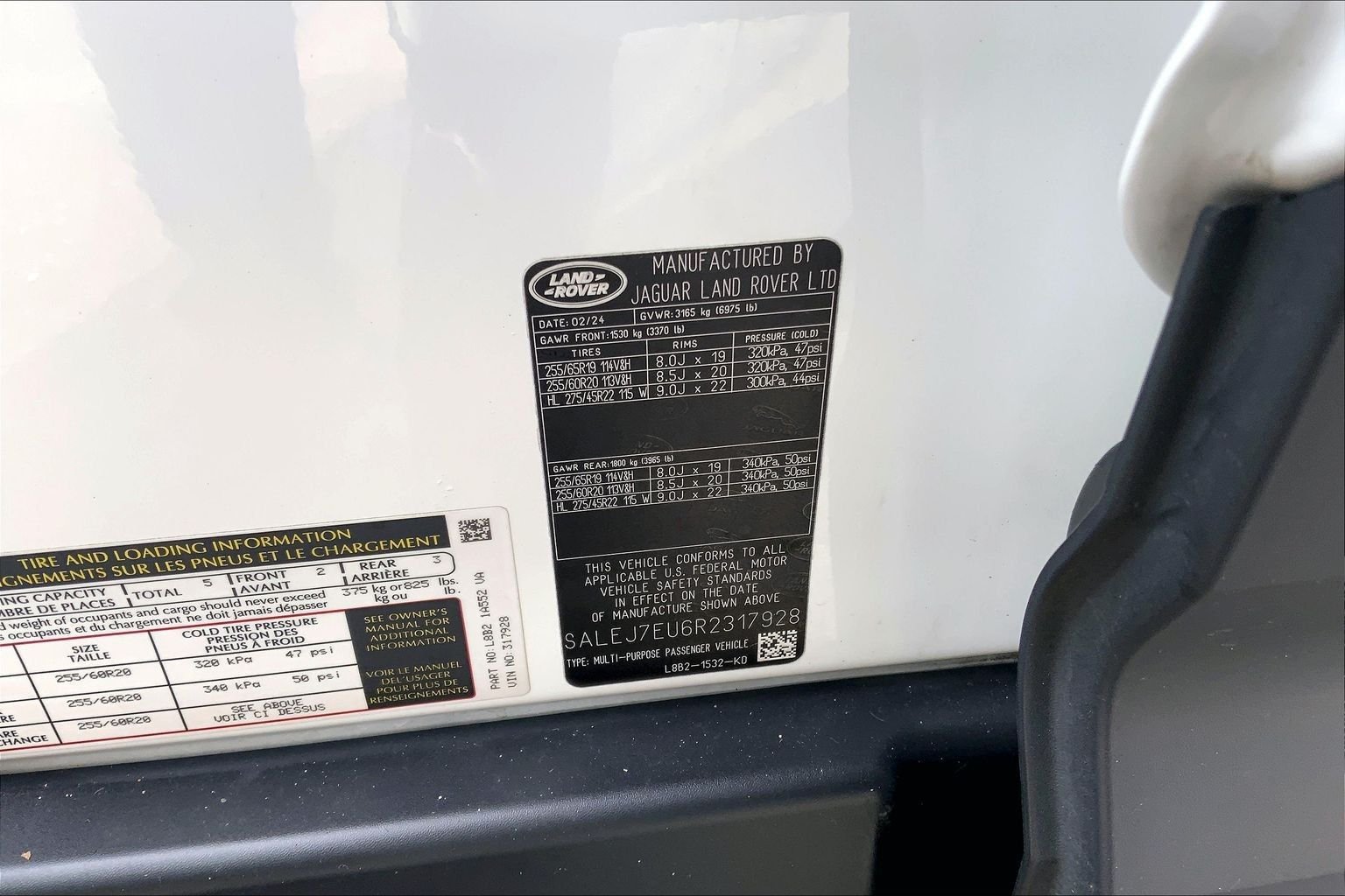 Used 2024 Fuji White Land Rover S image 33