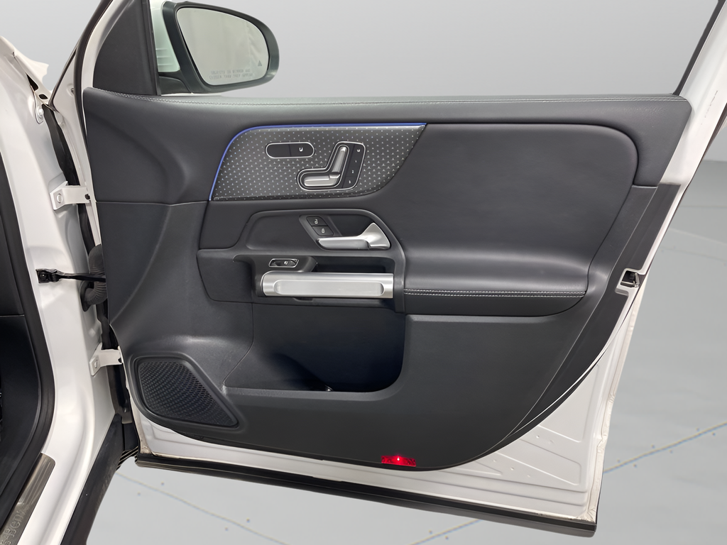 Used 2025  Mercedes-Benz GLB 250 4MATIC® image 31