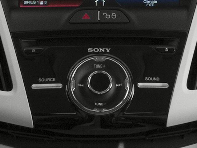 Used 2014 Ingot Silver Metallic Ford SE image 9