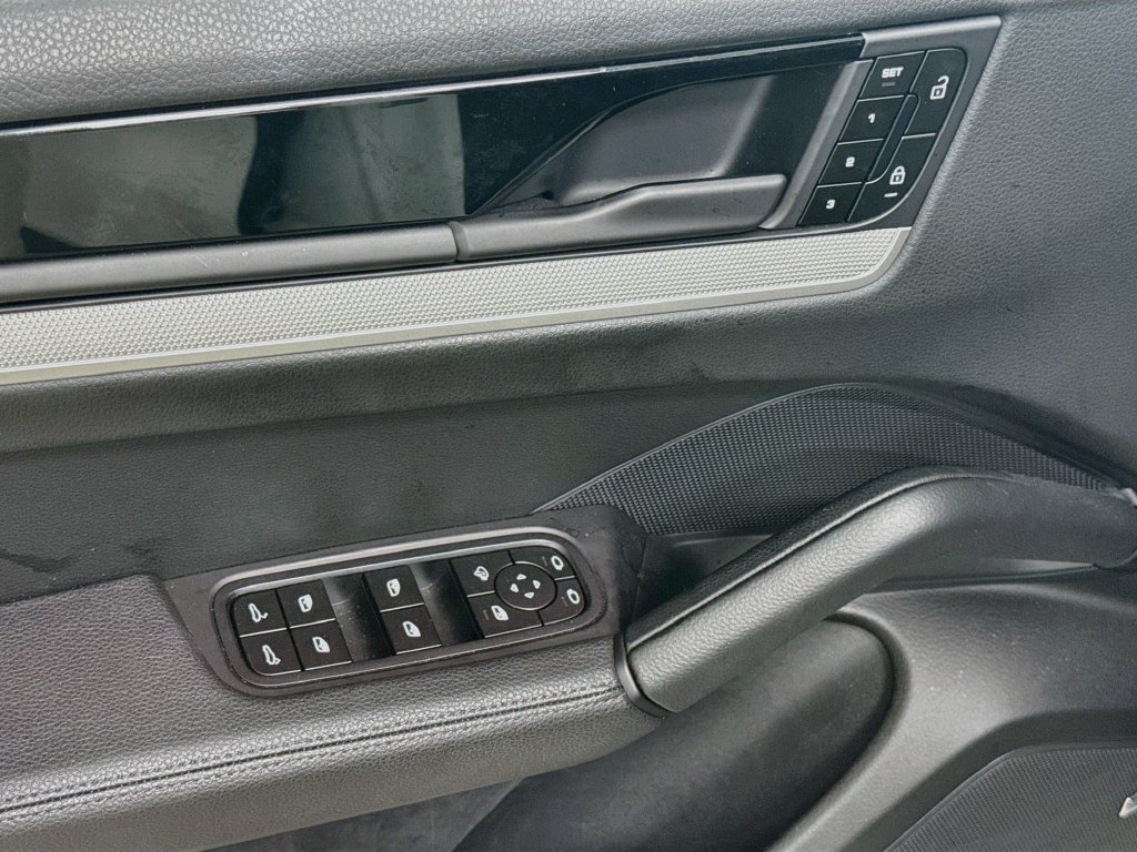 Used 2025 White Porsche  image 19