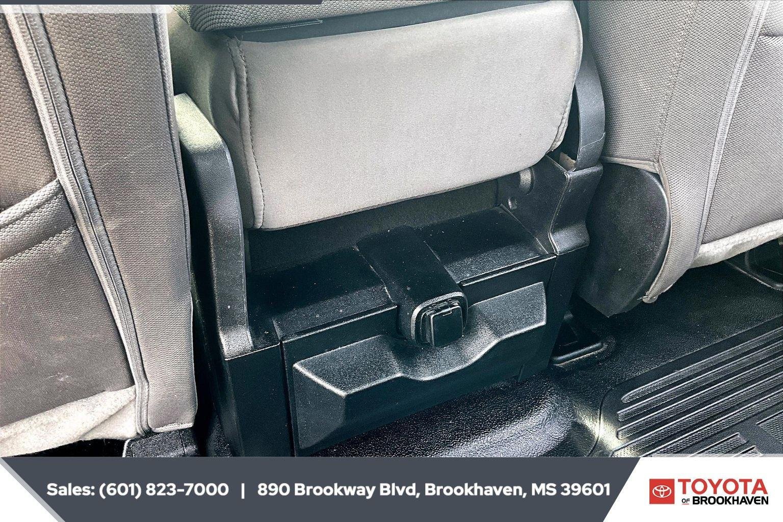 Used 2022 Oxford White Ford XLT image 24