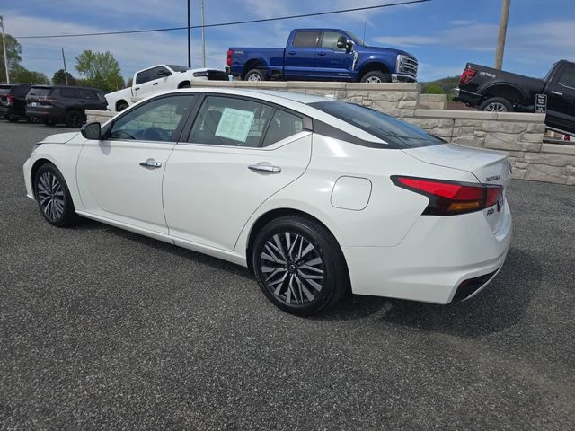 Used 2025 Glacier White Nissan 2.5 SV image 5