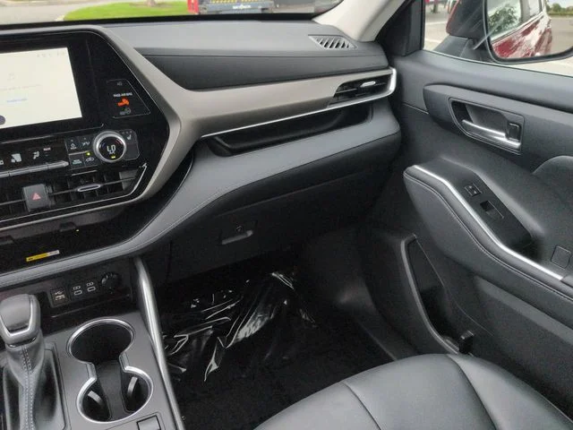 Used 2023 Red Toyota XLE image 17