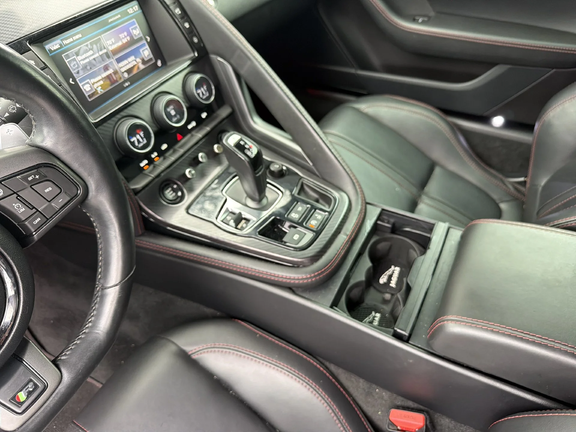 Used 2016  Jaguar R image 15